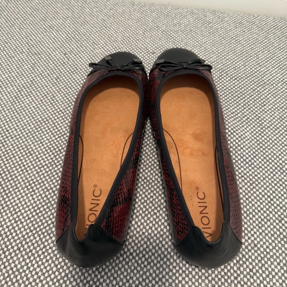 Vionic Wine Snake-Embossed Minna Leather Flat size 9/5 - Picture 6 of 9